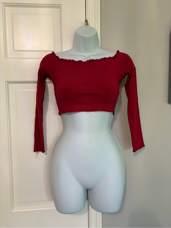 SHEIN Tops - SHEIN Red Ribbed Lettuce-Edge Long-Sleeve Crop Top